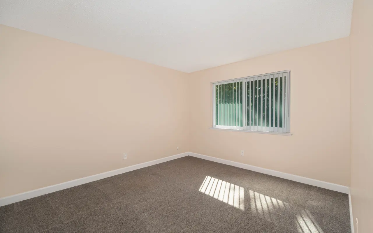 Queenston Plaza - Corner, Floor, Flooring