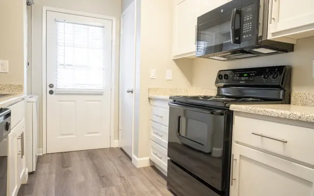 Tahoe at Fair Oaks - Oven, Room