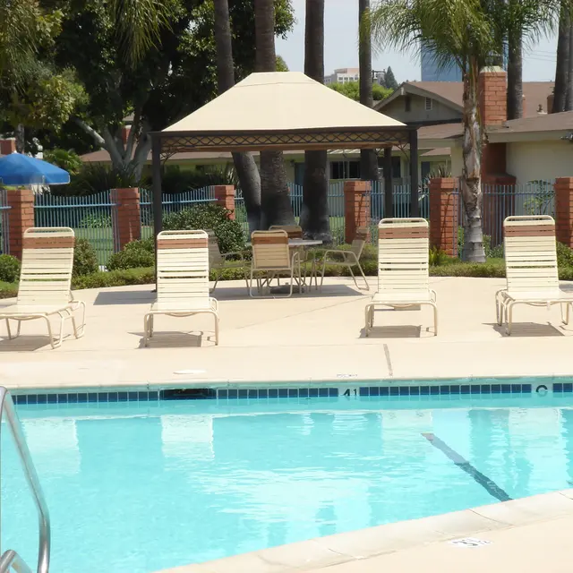 Arroyo Vista Apartments - Hotel, Resort, Chair
