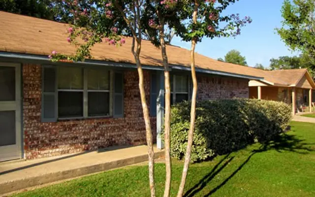 Winnsboro Homes - Building, Plant, Yard