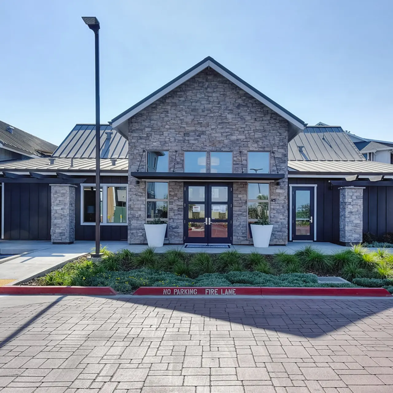 Gateway Station - Building