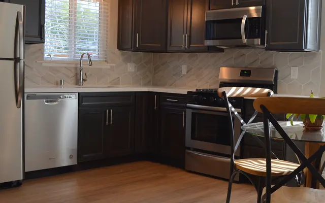 Edge at Howarth Park - Room, Wood