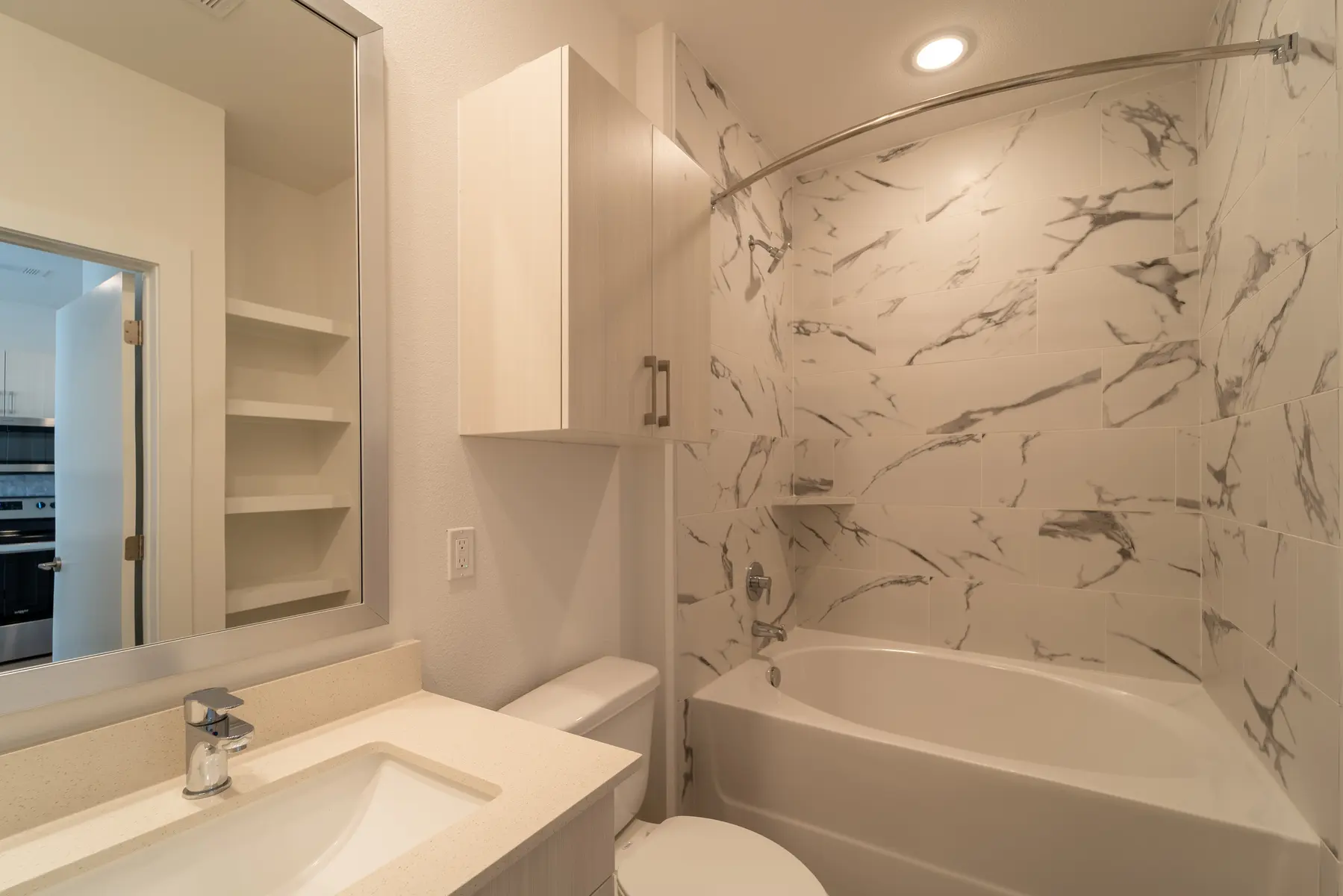 Ellis Highline - Bathtub, Tub, Room