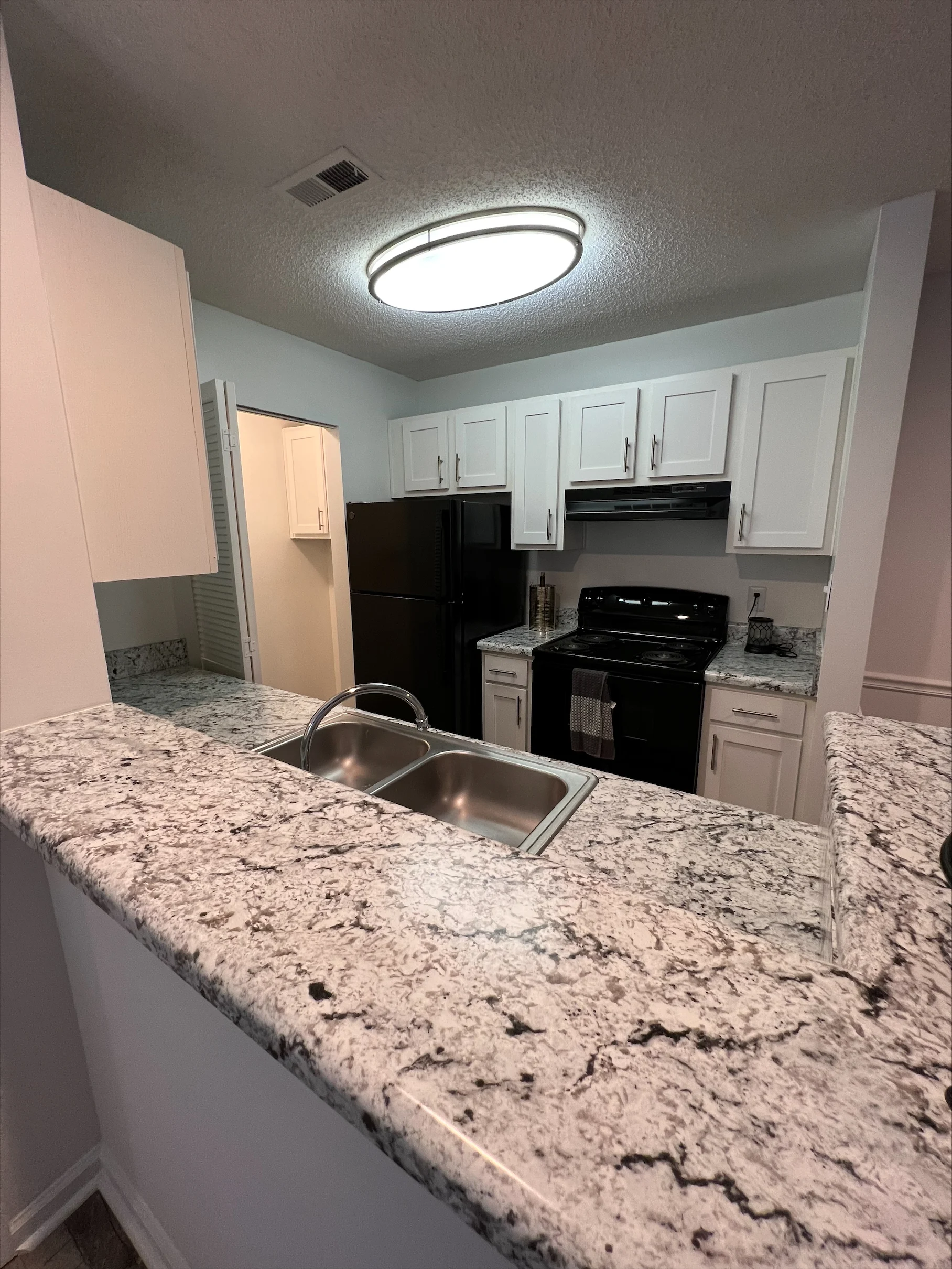 Greyeagle Apartments - Indoors, Room