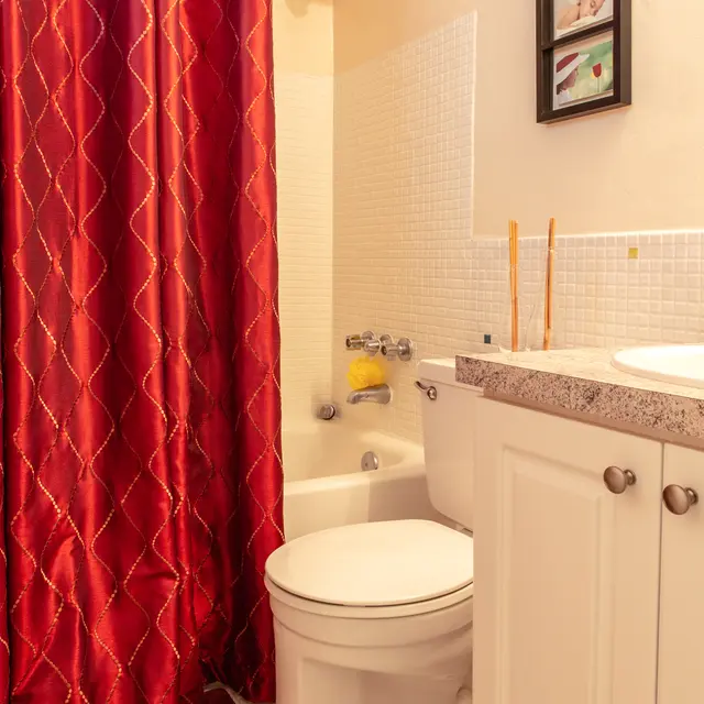 Jade Gardens Jade Gardens Bathroom