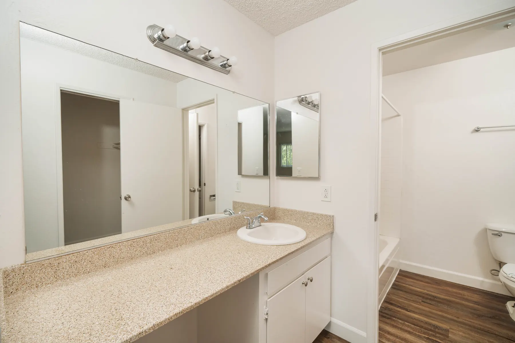 Creekside Oaks - Corner, Sink, Sink Faucet