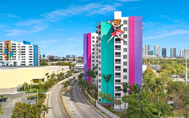 Los Sueños Apartments Los Sueños Apartments - Building