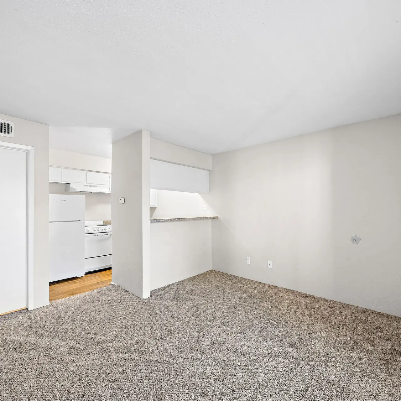 Flint at 290 - Room, Floor