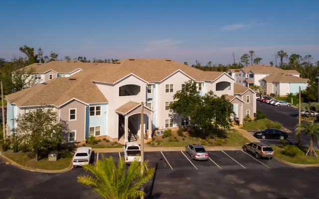 Pinnacle at Hammock Place Apts - Suburb, Car, Neighborhood