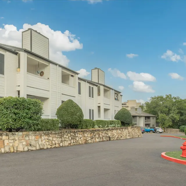 Artisan at South Lamar Apartment building view from the parking lot at Artisan at South Lamar in Austin