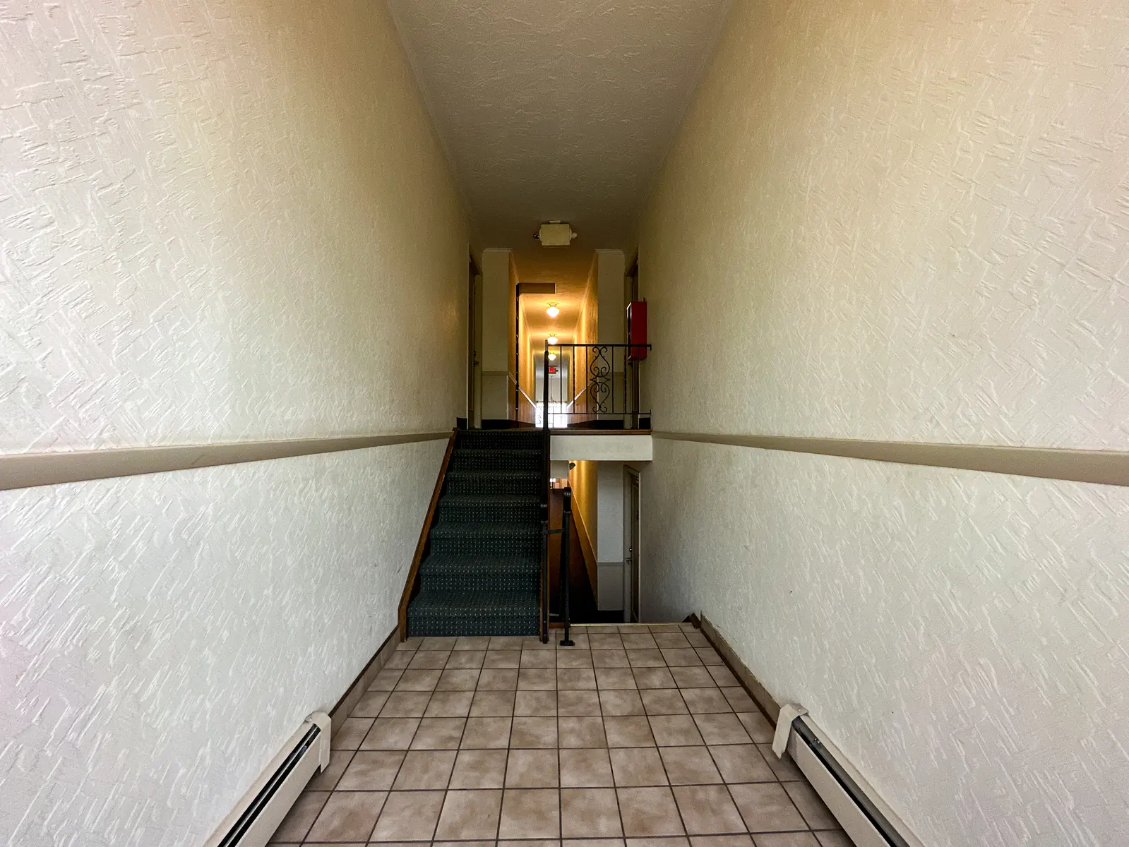 Kingston Square - Floor, House, Housing