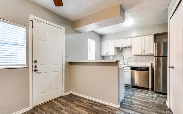 El Paso on the Park - Flooring, Floor, Corner