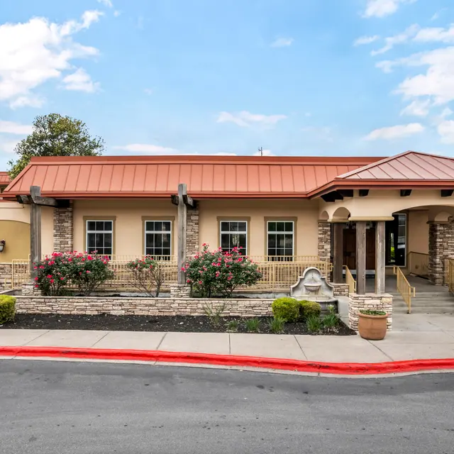 The Palms on Lamar The Palms on Lamar - Housing, House, Lamp