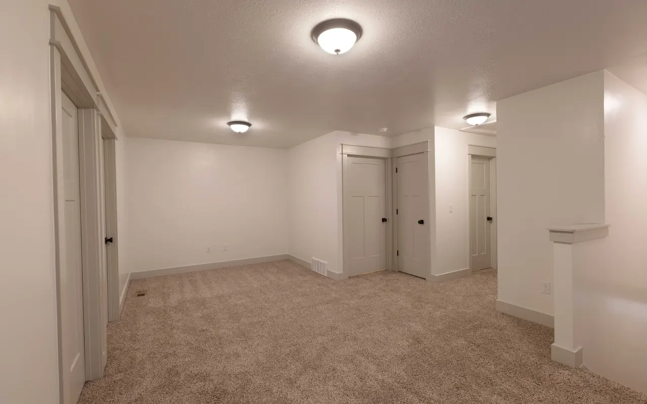 Copperwoods at Harrisville - Corner, Floor, Lamp