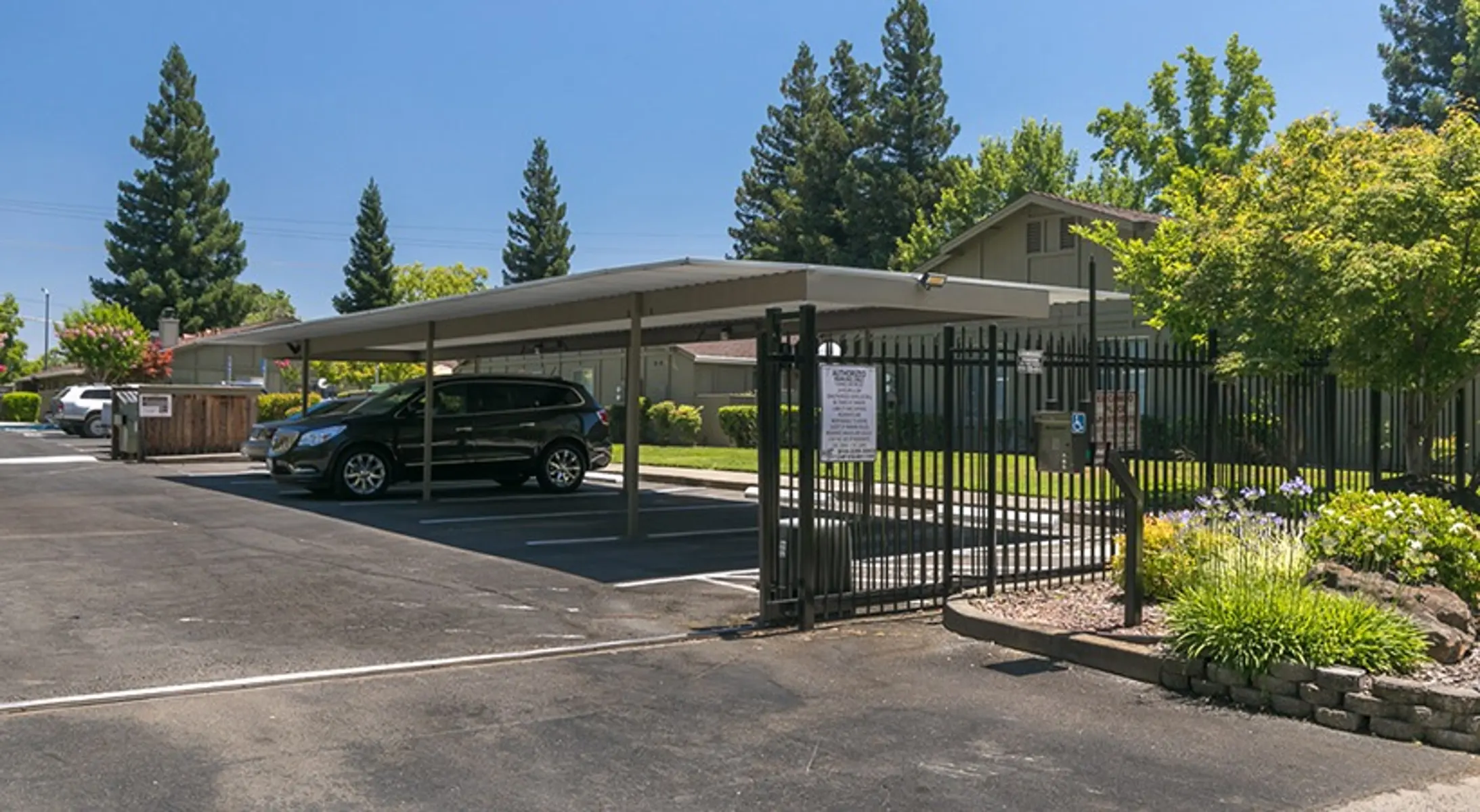 El Camino Place - Car, Gate