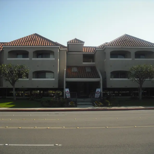 Yorktown Apartments - City, Neighborhood, Housing