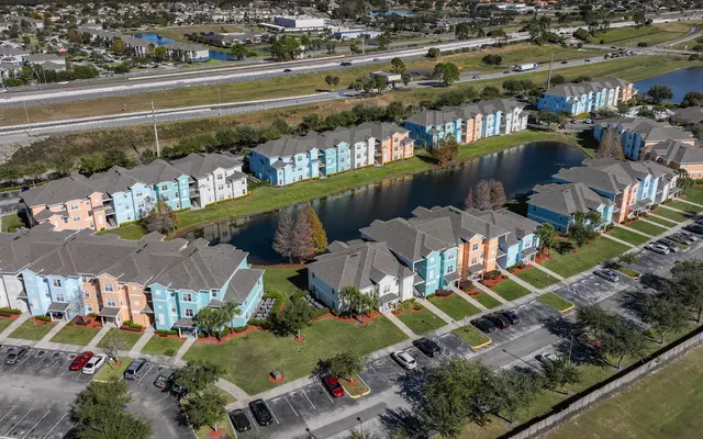 Pinnacle Pointe Shopping Center