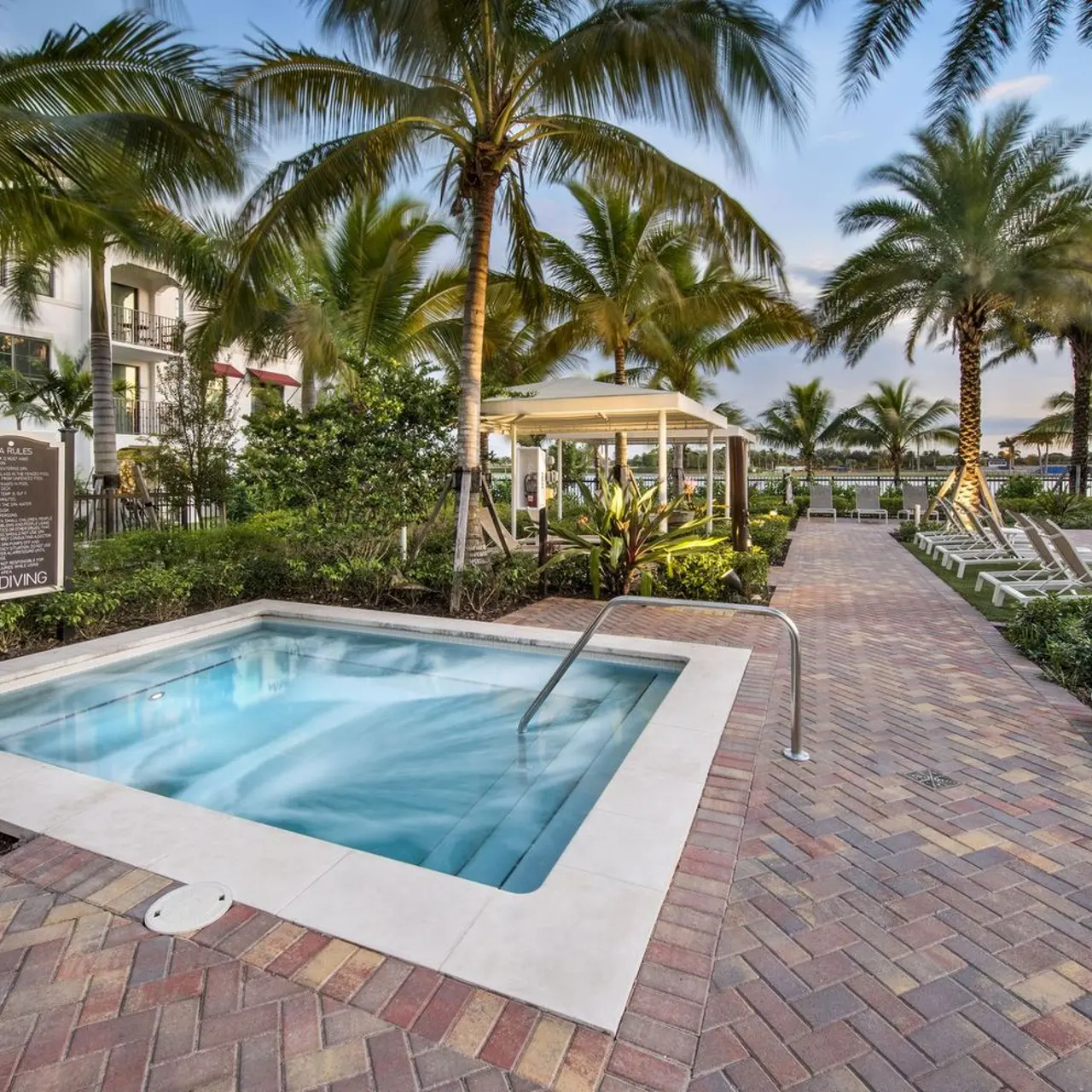 large spa aside from the pool