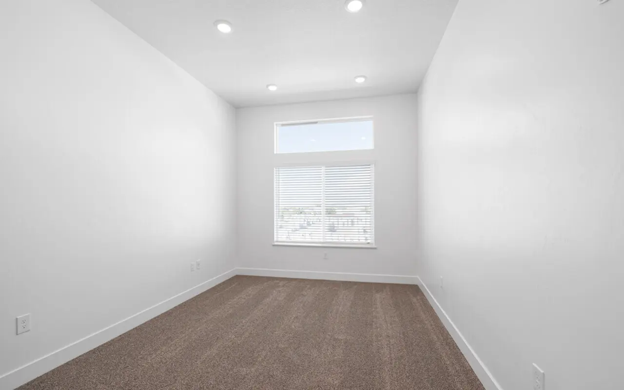 Station on 17th - Floor, Corner, Flooring