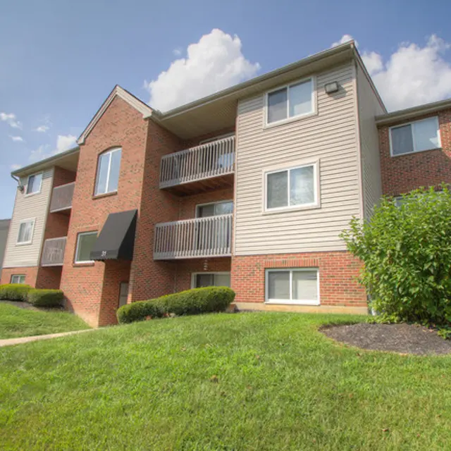 Mallard Glen Apartments - City, Grass, Apartment Building