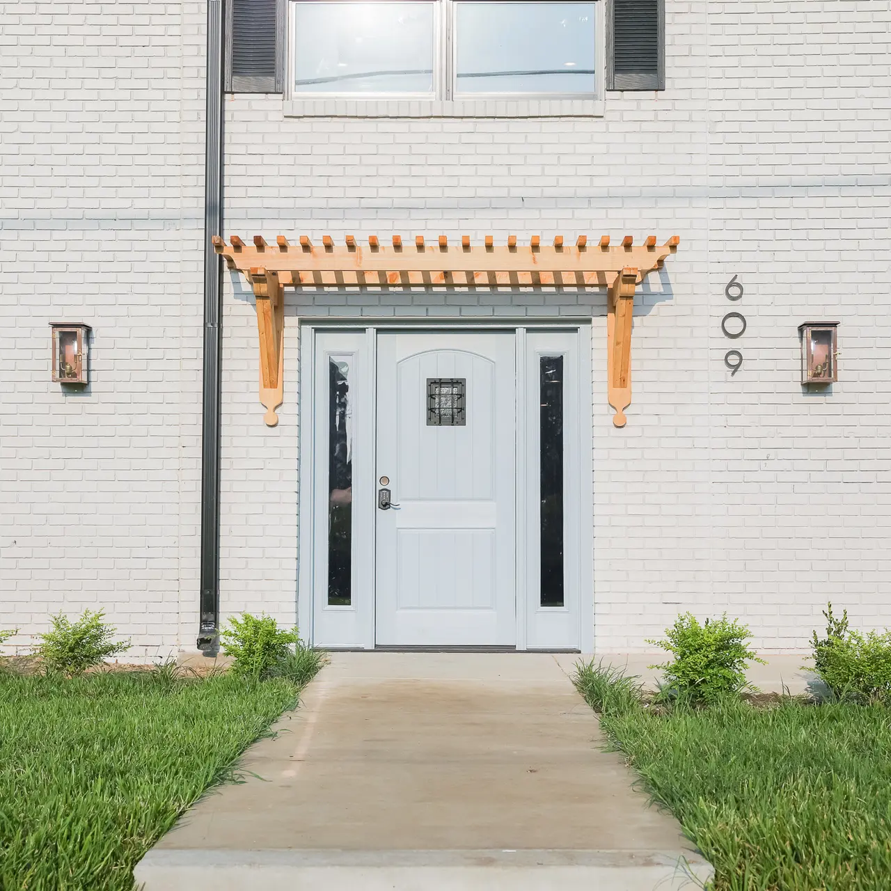 Inez at Bishop Ridge - Door