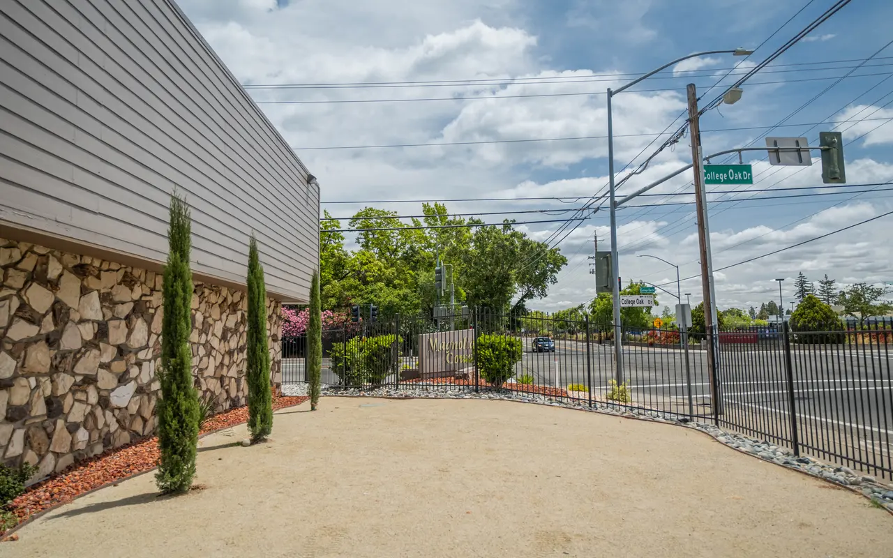 Magnolia Court Apartments - City, Road, Street