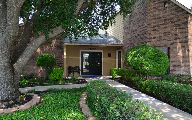 Woodbridge Crossing Woodbridge Crossing - Flagstone, Plant, Slate