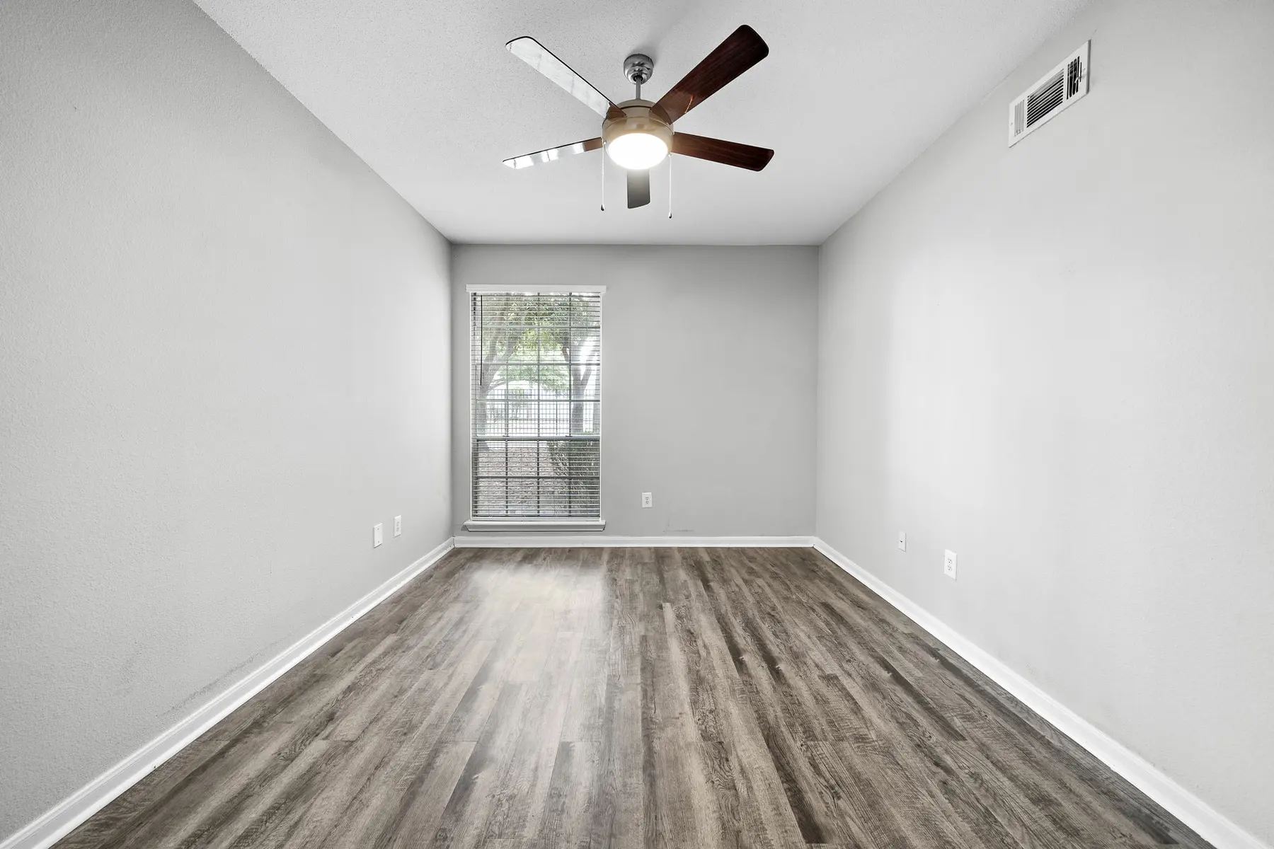 Floor, Corner, Indoors