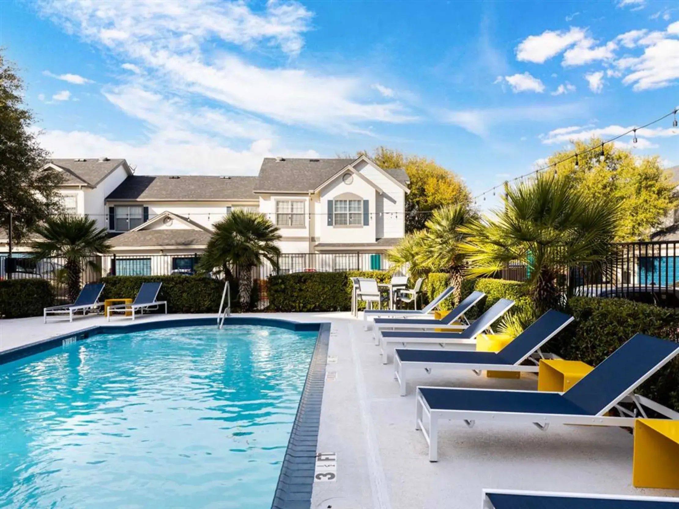 Castle Hills - Pool, Water, Building