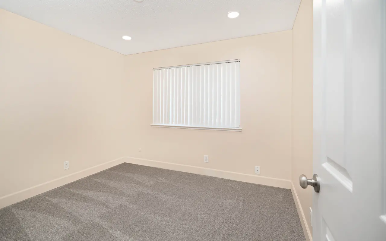 Queenston Plaza - Corner, Indoors, Interior Design