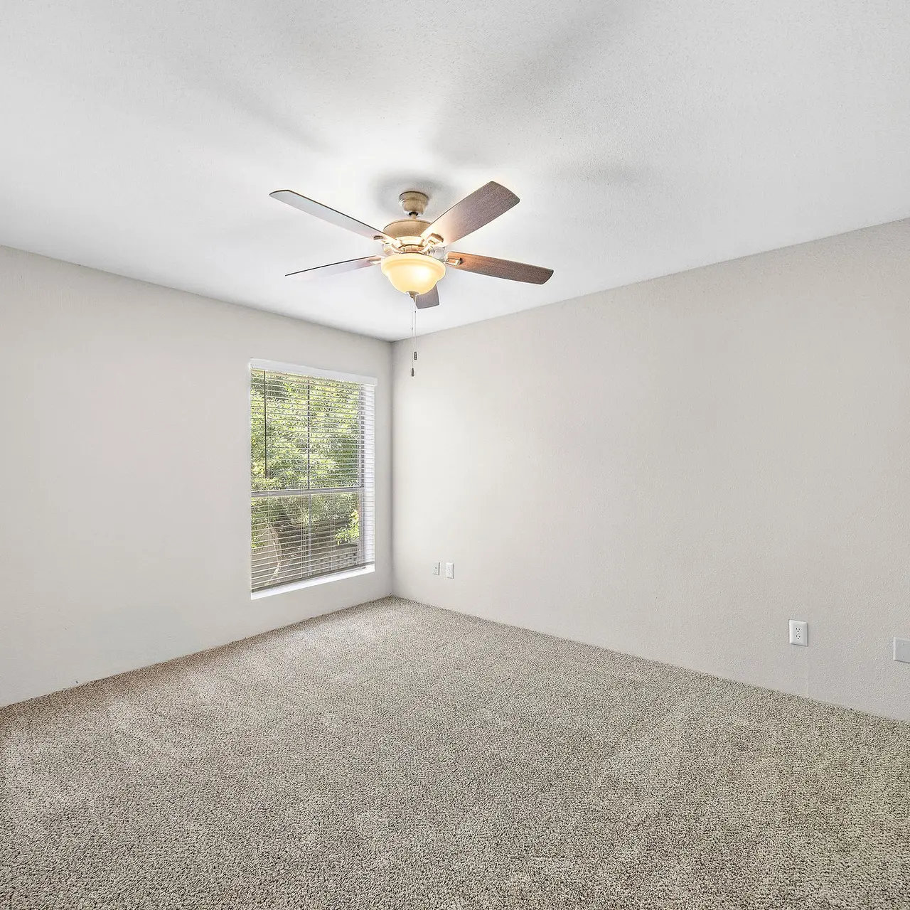 Flint at 290 - Floor