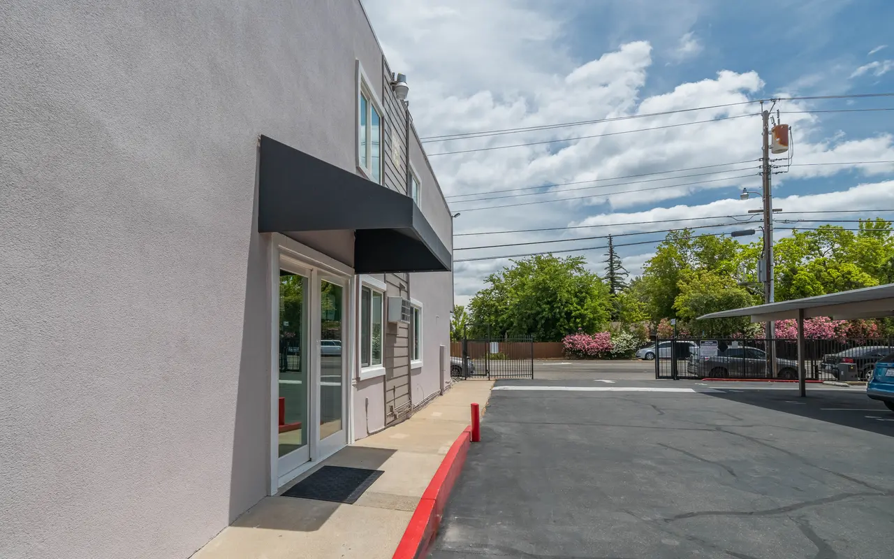 Magnolia Court Apartments - City, Road, Street