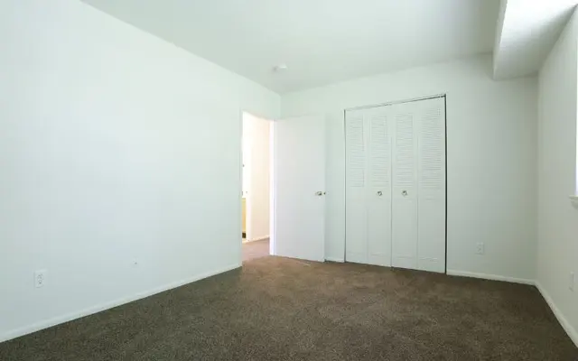 Stonehurst Garden - Building, Room