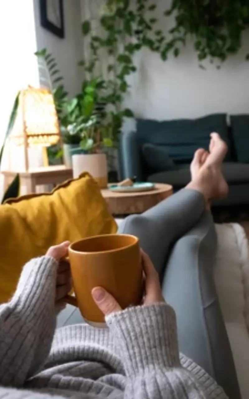 Lakewood Station - Cup, Sitting