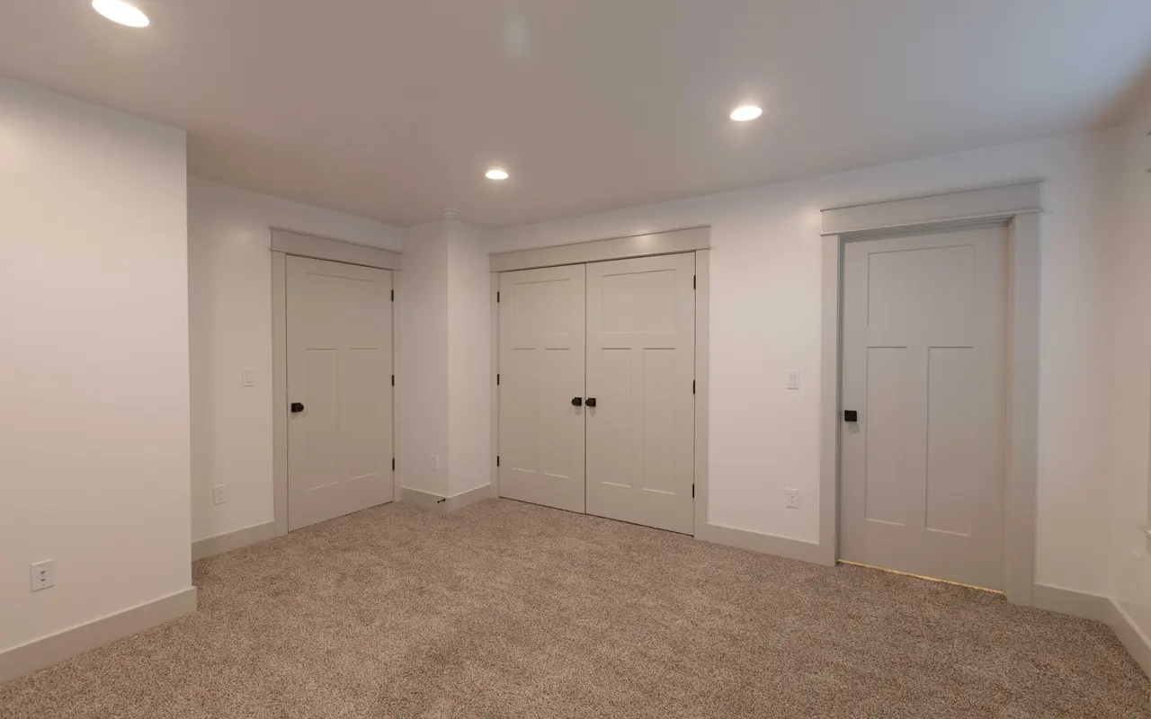 Copperwoods at Harrisville - Corner, Floor, Indoors