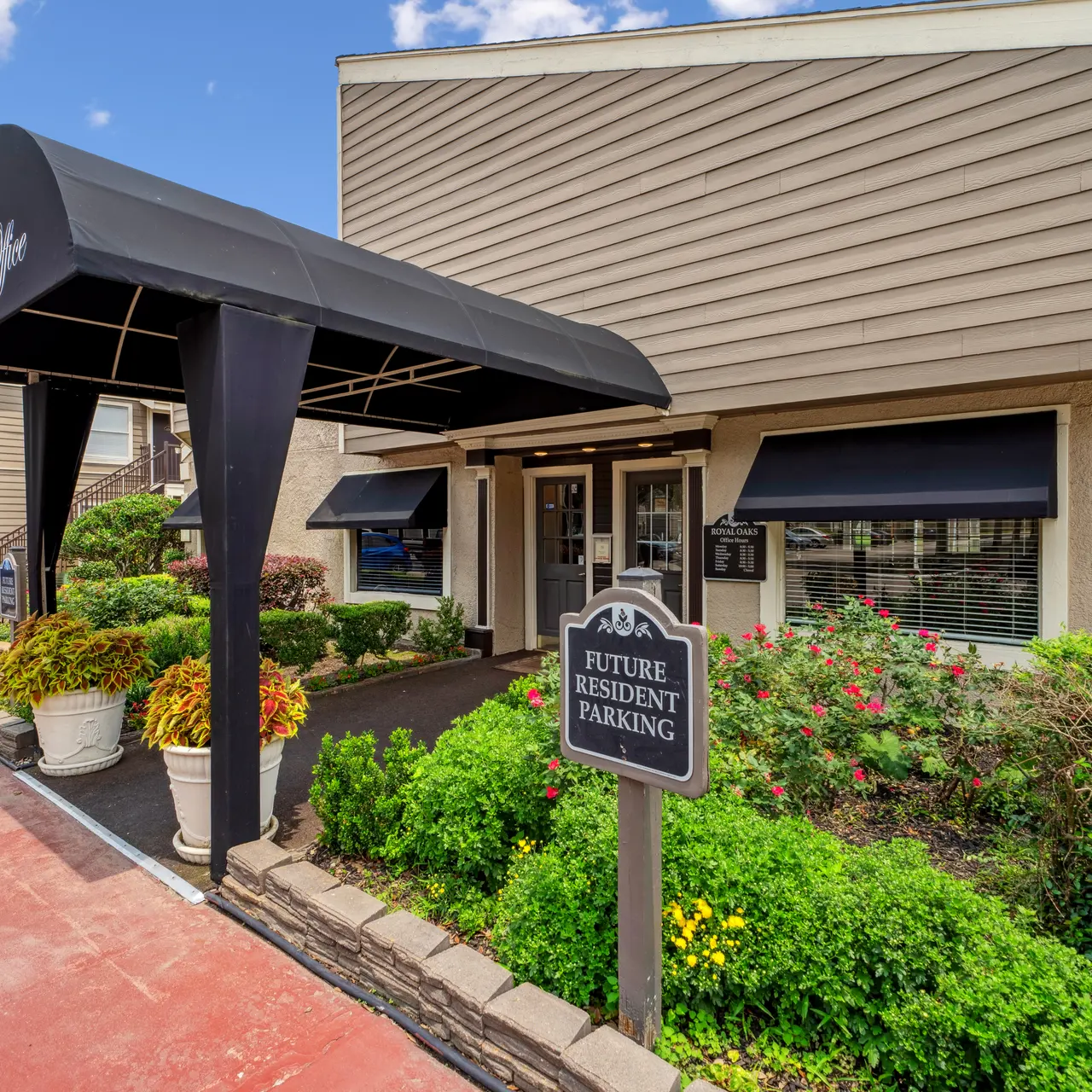 Royal Oaks of Pearland - Outdoors, Shelter, Hotel