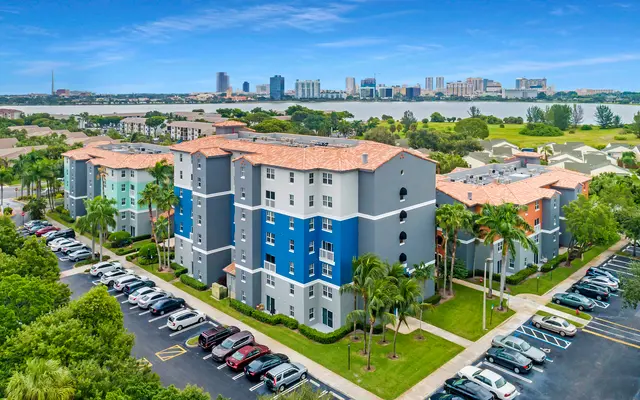 Pinnacle Palms Apartments - Building, Transportation
