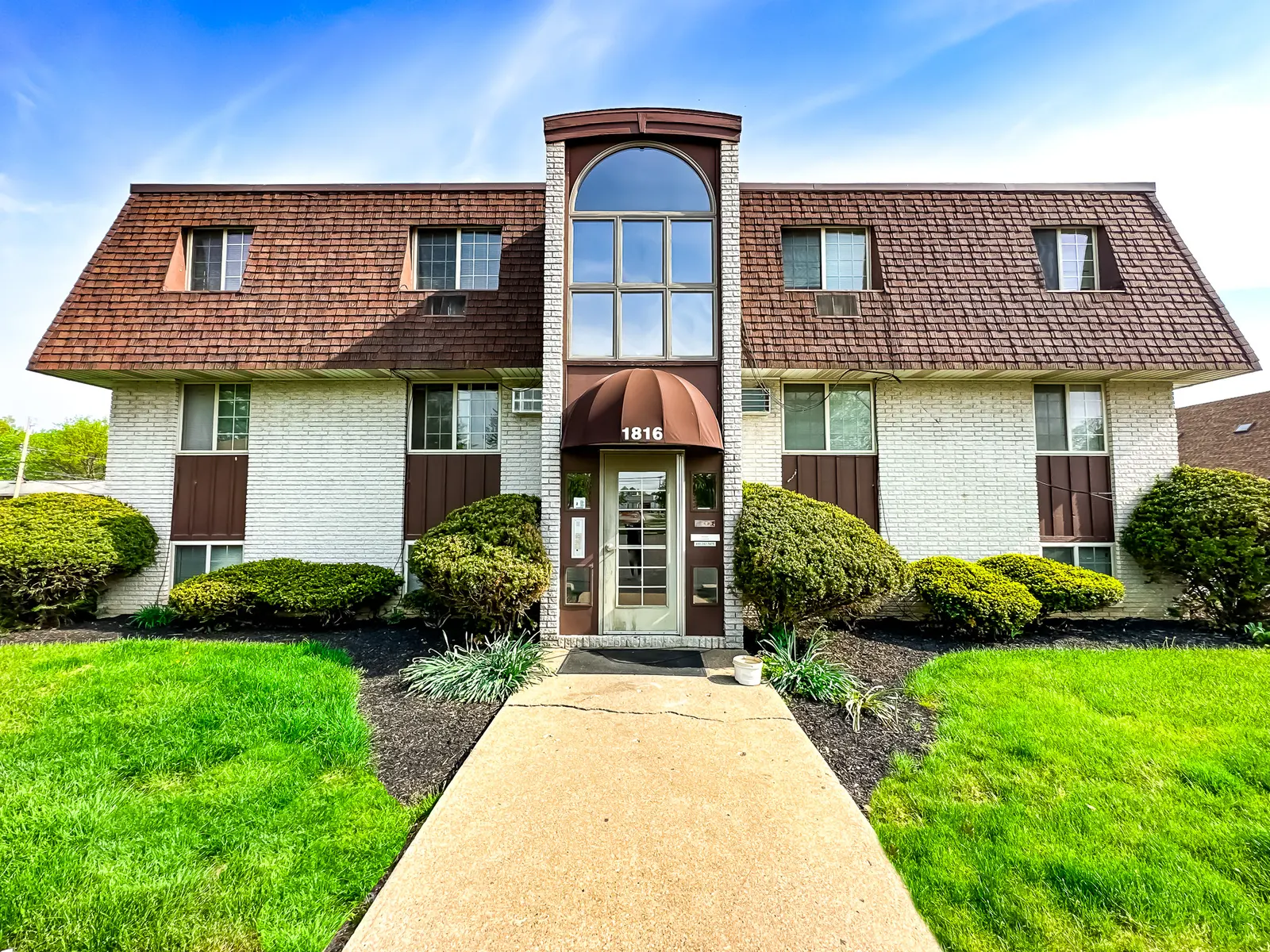 Kingston Square - Grass, Plant, Housing