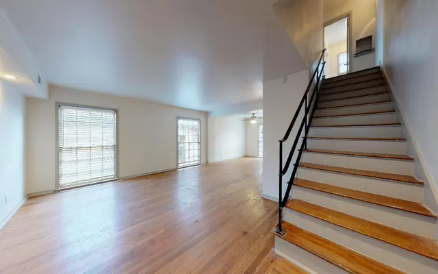 6015 Reiger - Wood, Floor