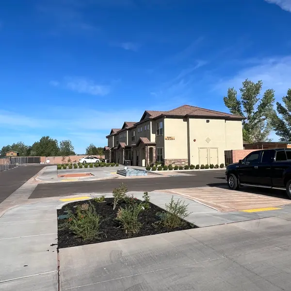 Lost Springs Townhomes - Suburb, Pickup Truck, Car