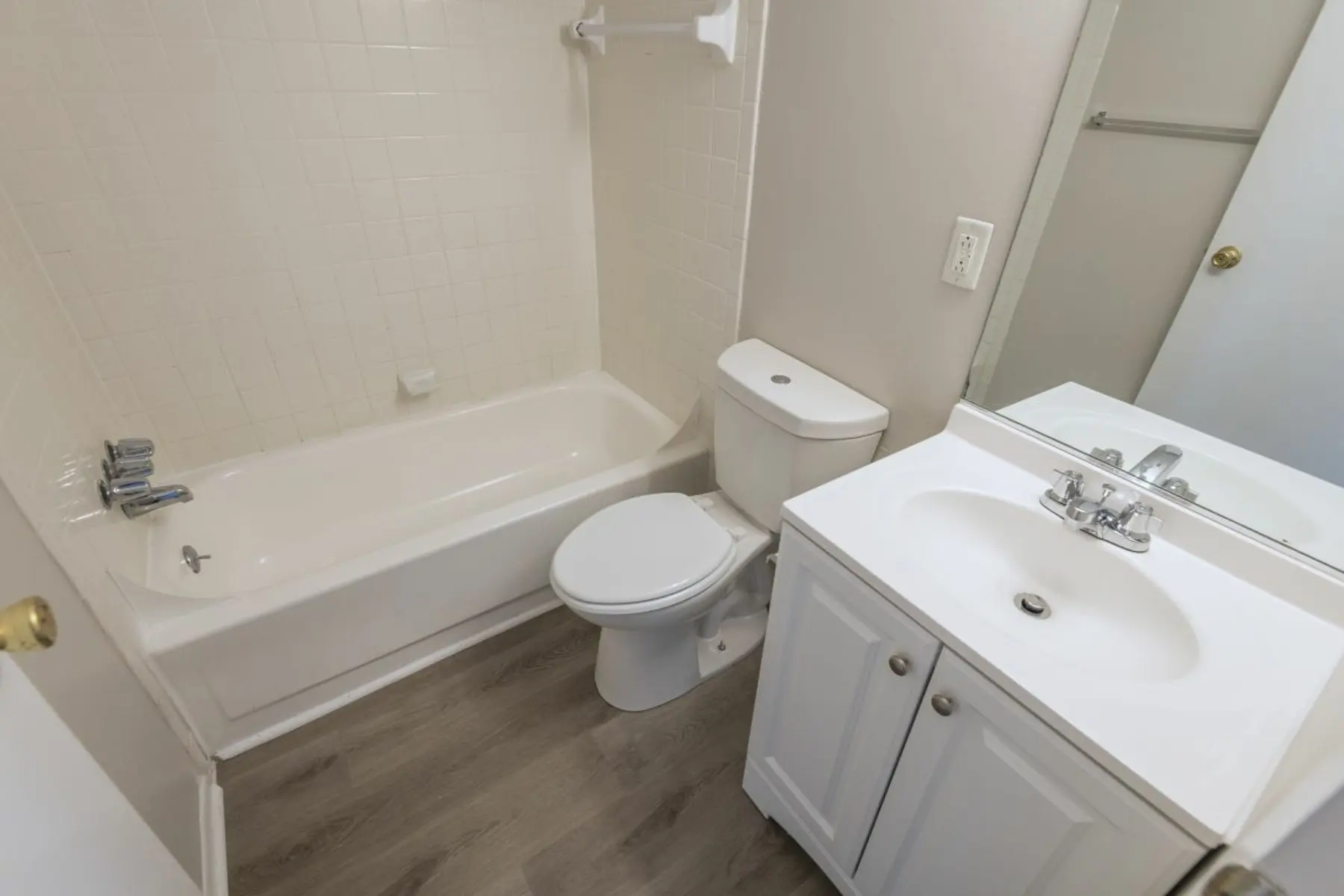 Bathing, Indoors, Bathtub