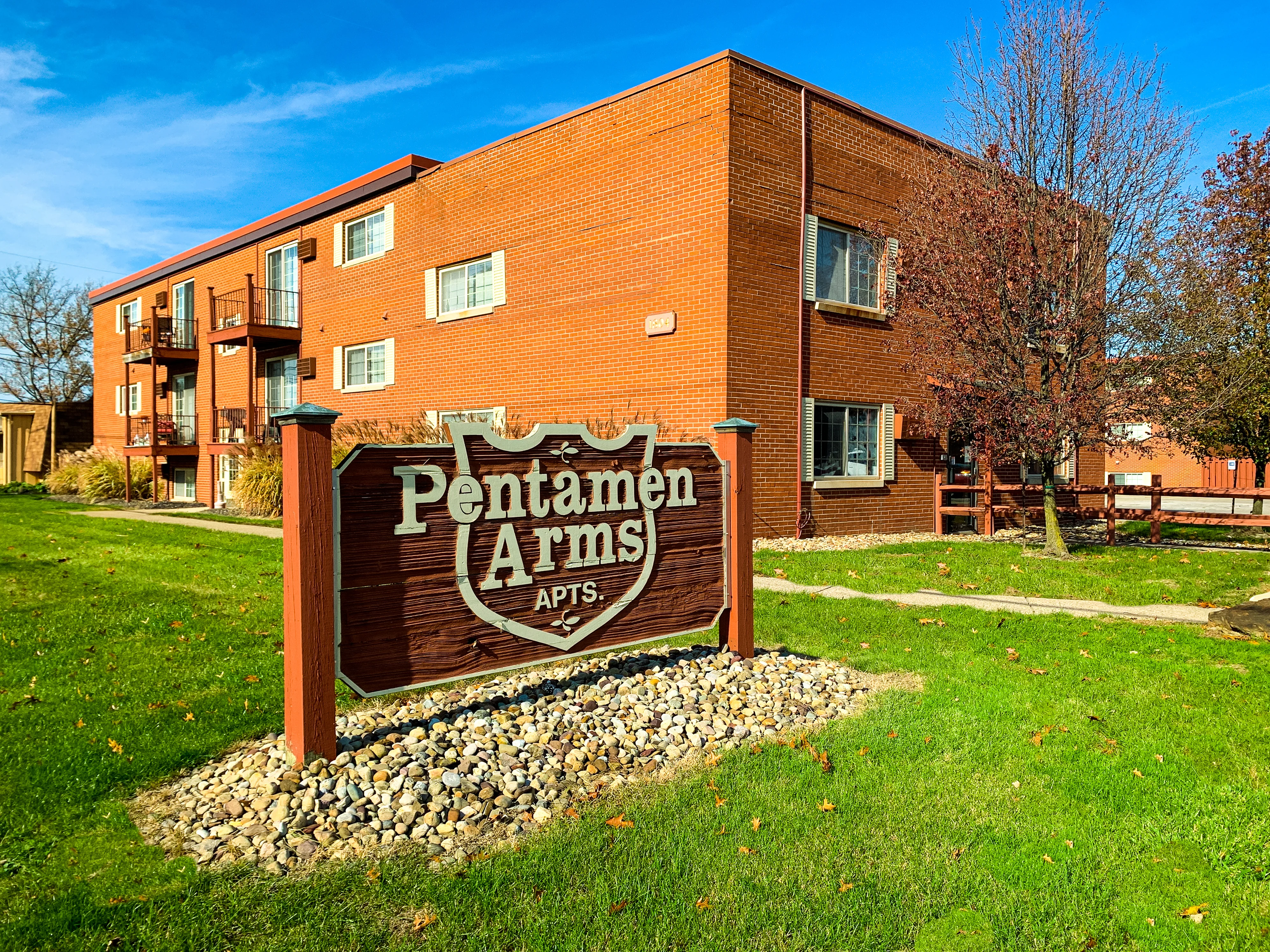 Pentamen Arms Pentamen Arms - Grass, City, Building