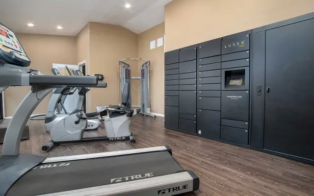 5560 Medical Center Apartments - Furniture, Machine