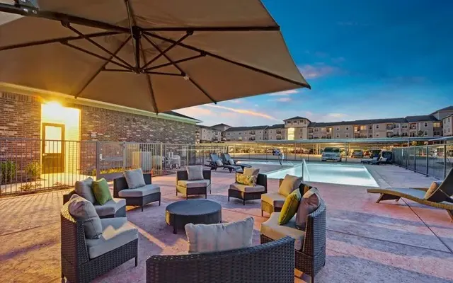 The Savannah at Gateway - Chair, Lobby