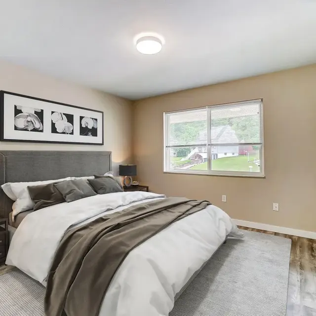 Oaks of Newport - Corner, Home Decor, Indoors