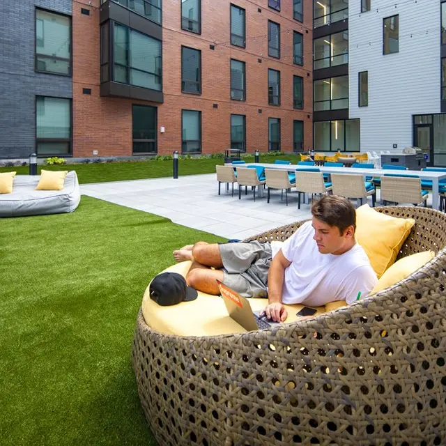 505 on Walnut - Furniture, City, Adult
