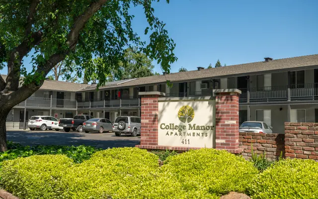 College Manor Apartments - Hotel, Car, Pickup Truck