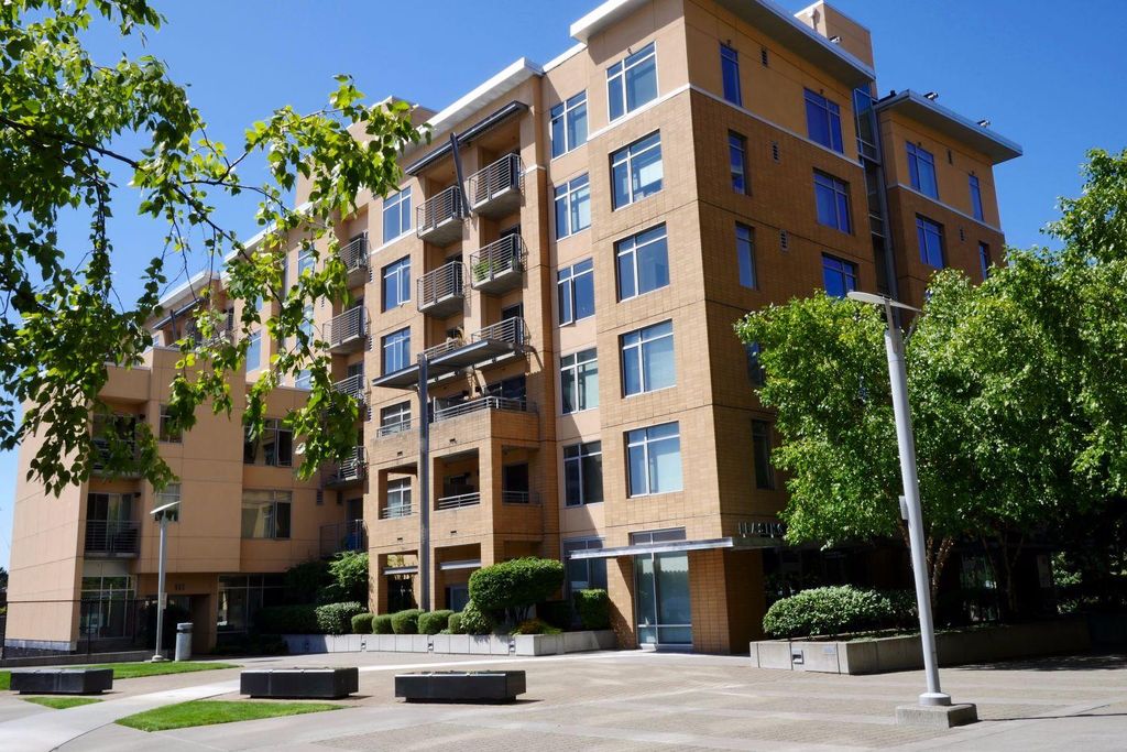 Coen & Columbia - City, Condo