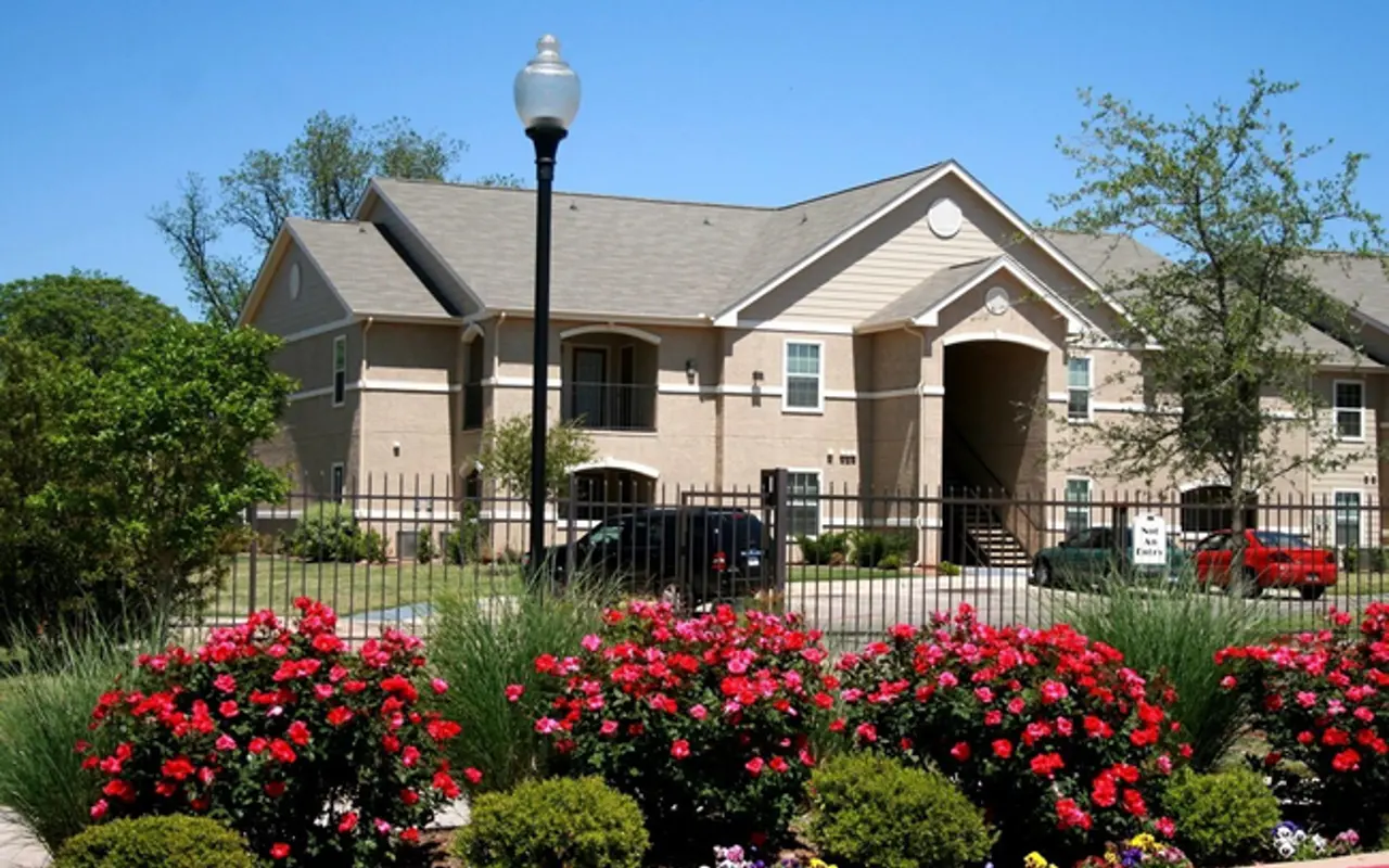 Washington Village - Neighborhood, Grass, Outdoors