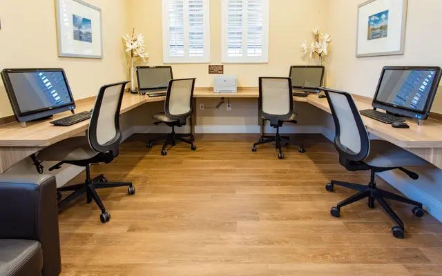 Pinnacle at Avery Glen Pinnacle at Avery Glen Computer Room